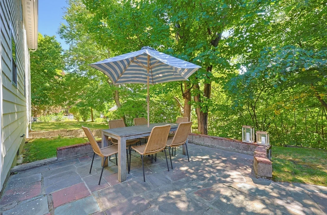 Photo of 6 Park Ave.