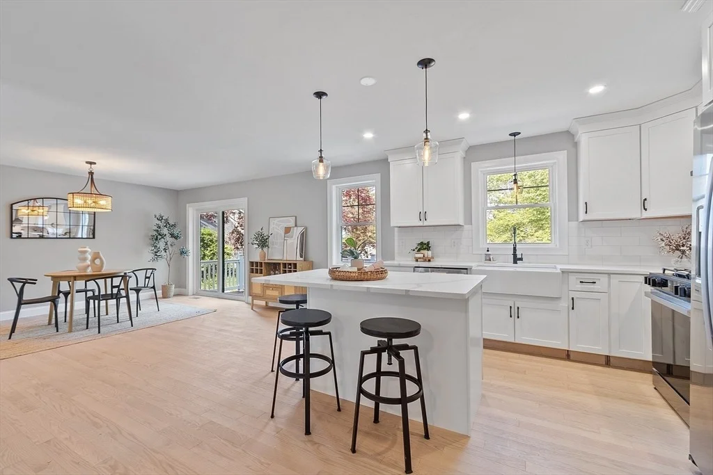 Photo of 383 Delano Rd