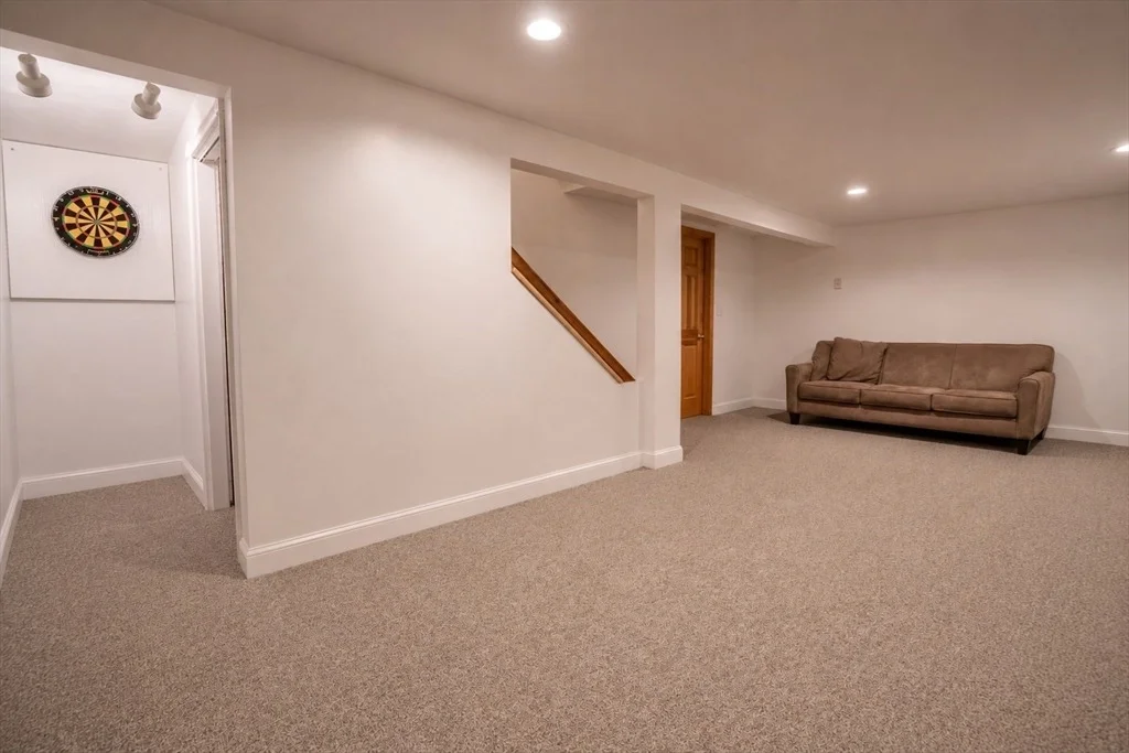 Photo of 305 Scadding Street