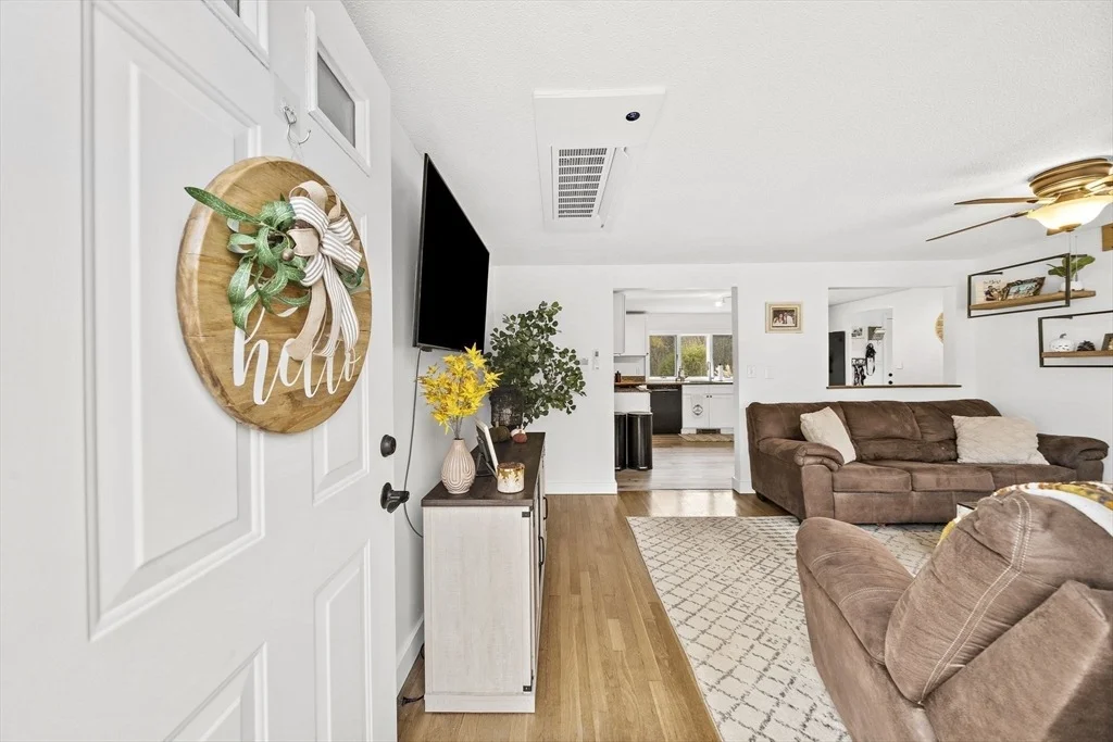 Photo of 2 Iris Ave