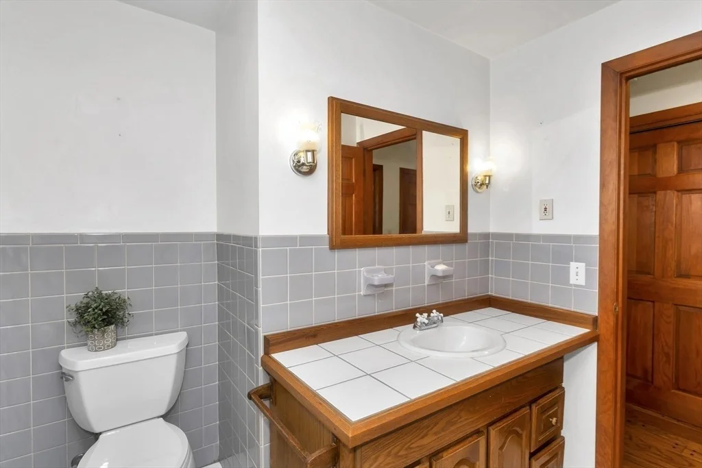 Photo of 30 Llewellyn Dr