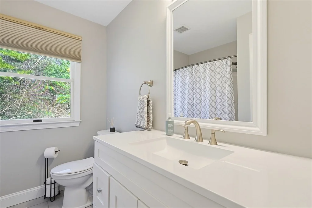 Photo of 8 Weyman Ln
