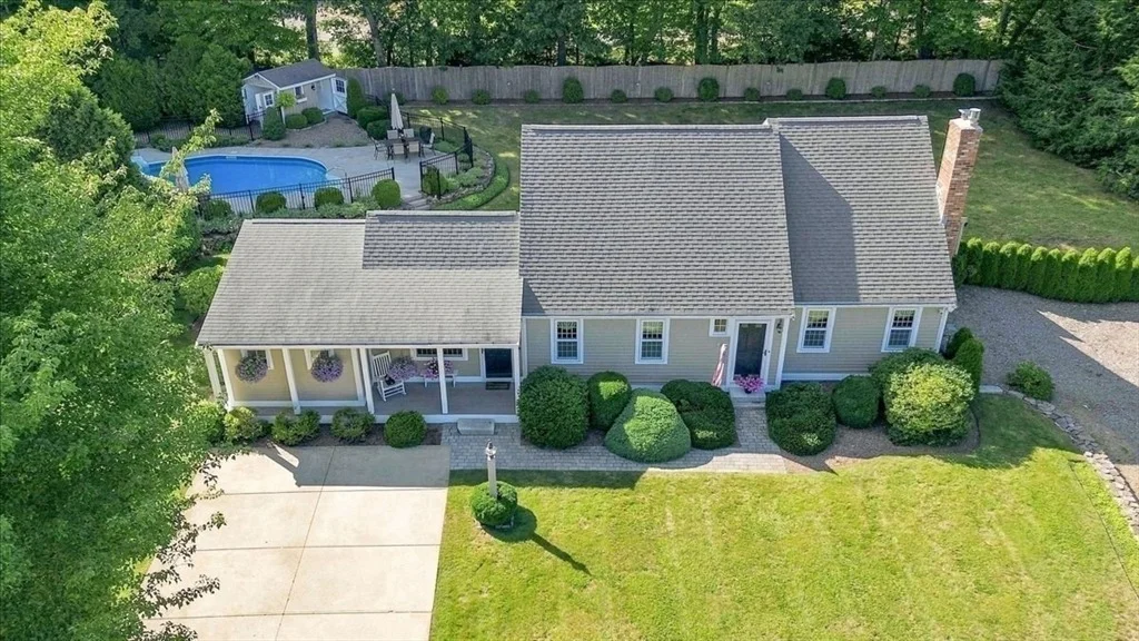 Photo of 3 Copper Beech Dr