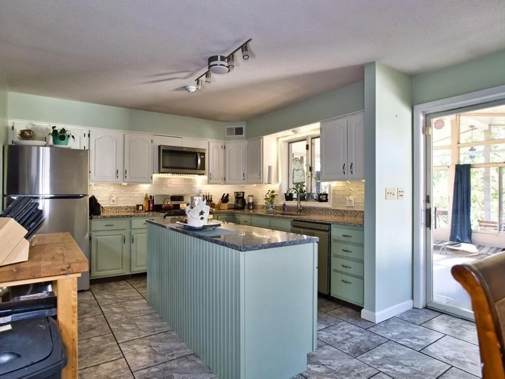 Photo of 555 Harbor View Blvd