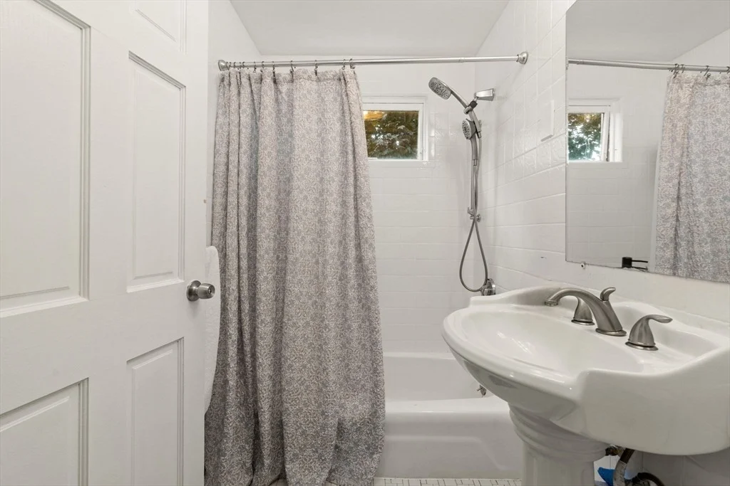 Photo of 48R Tappan Pl