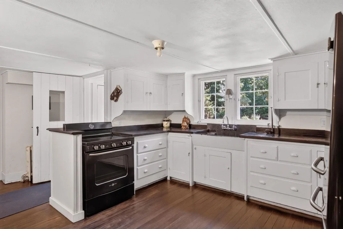 Photo of 7 Carmen Ln
