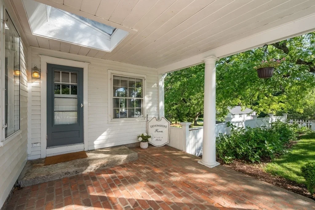Photo of 339 Boston Rd