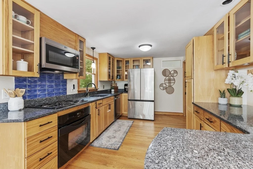 Photo of 215 Middle Rd