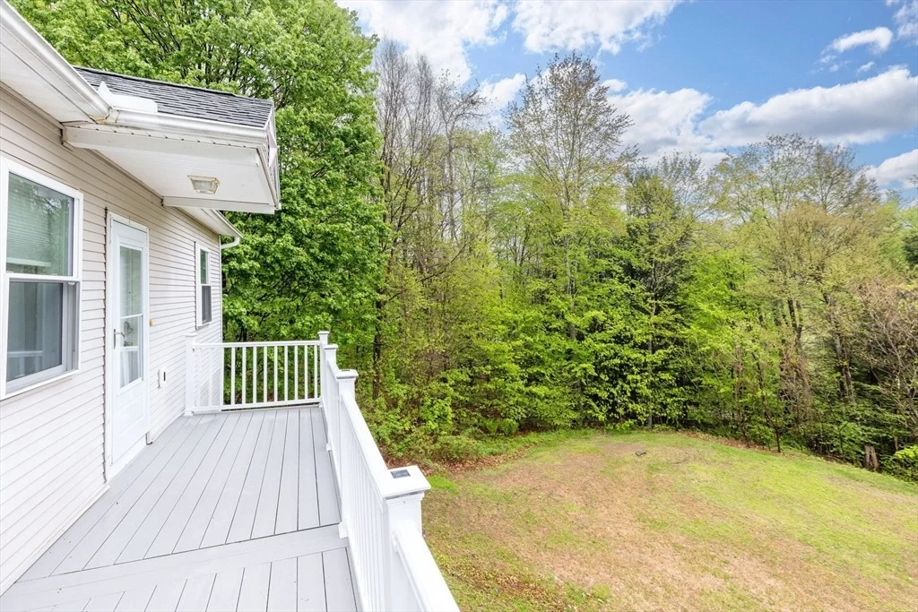 Photo of 302 Middlefield Rd