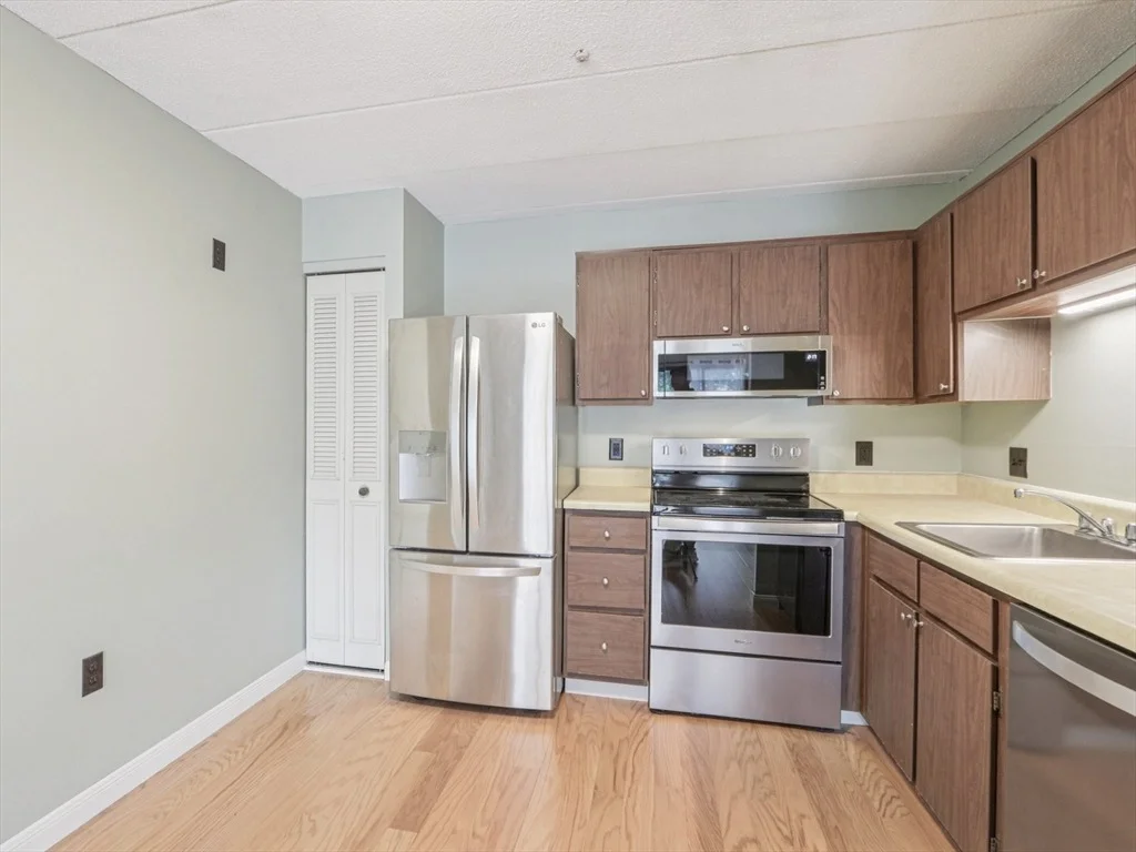 Photo of Unit 16 at 881 Broadway