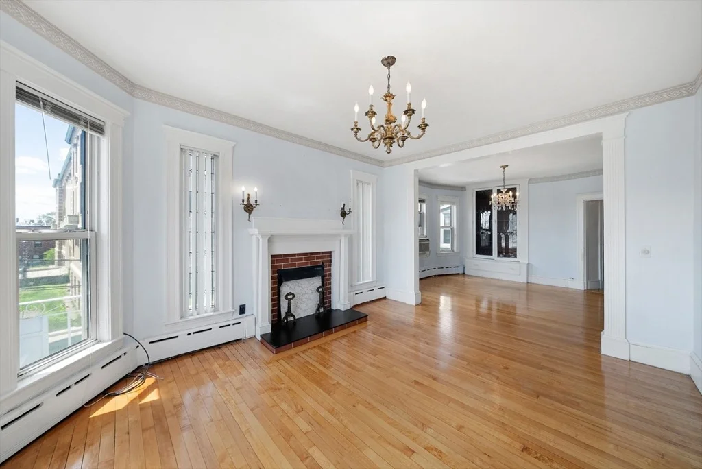 Photo of 562 Broadway