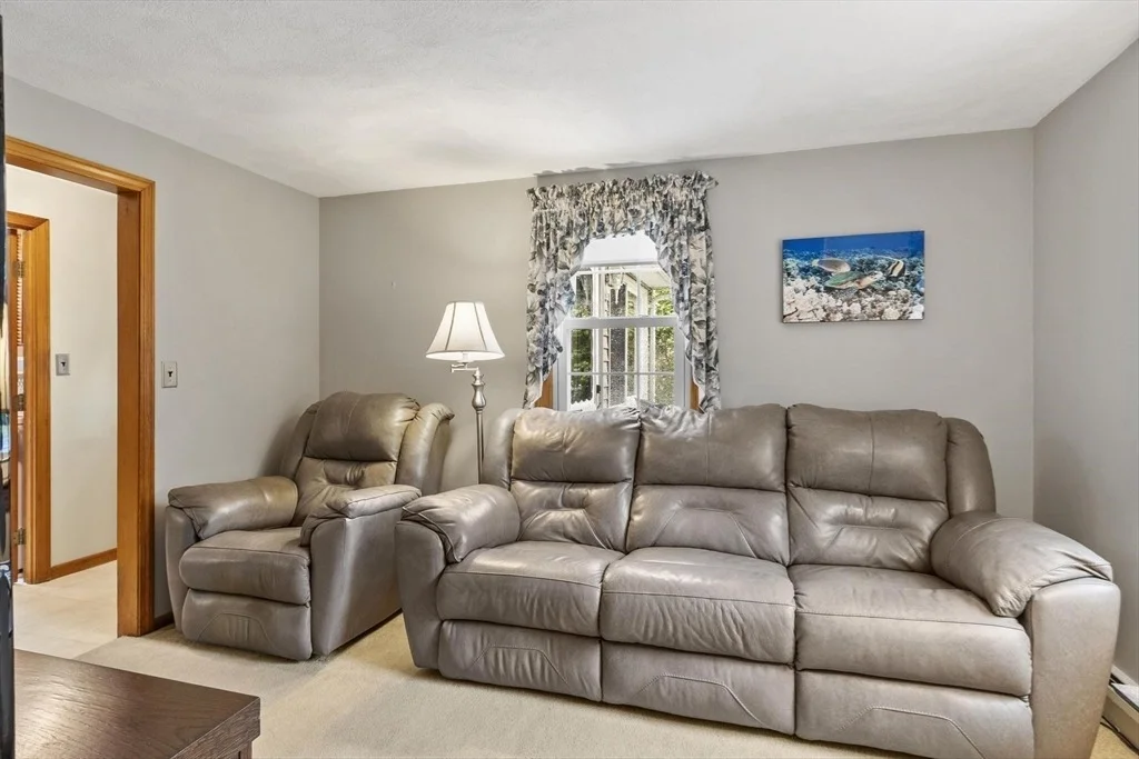 Photo of 7 Susan Dr
