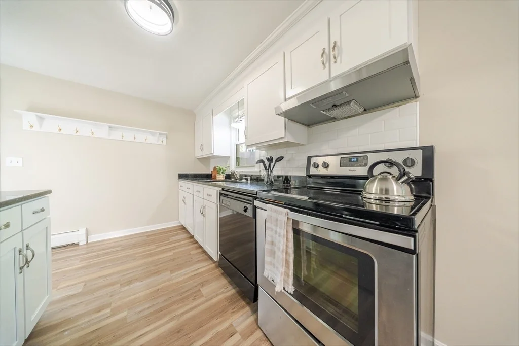 Photo of 20 Meadowbrook Dr