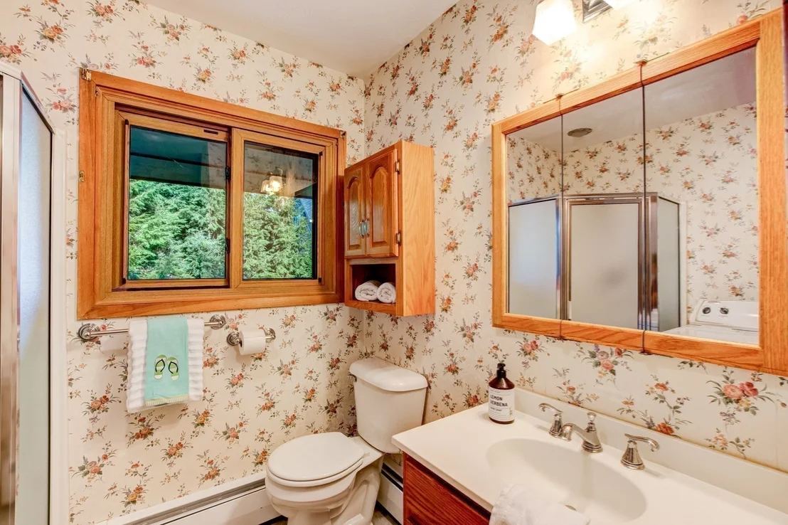 Photo of 64 Lakeshore Dr