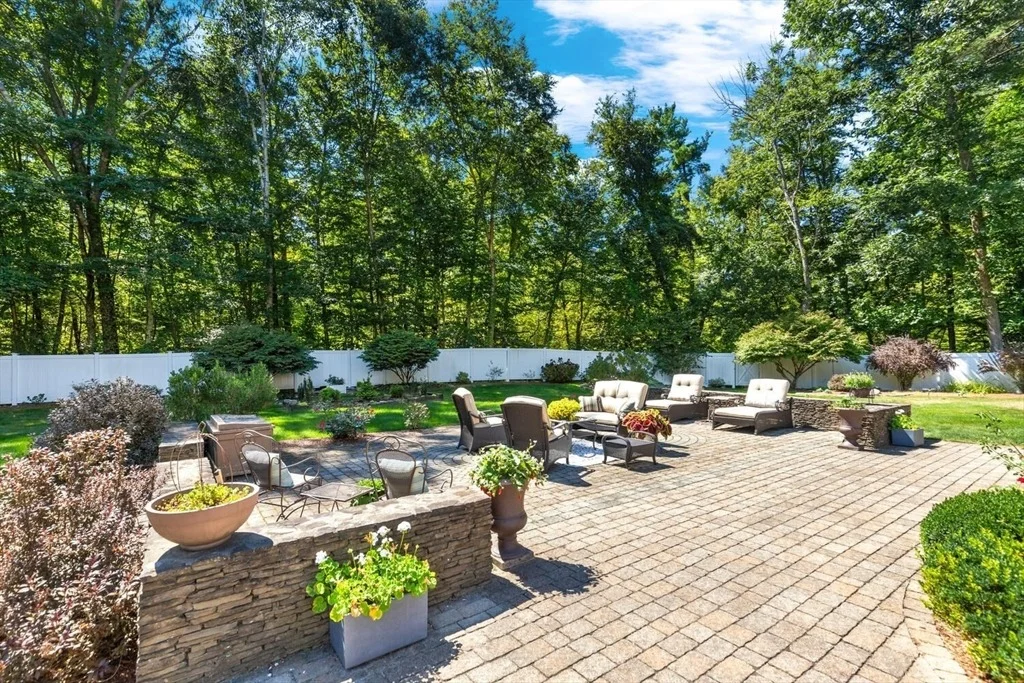 Photo of 24 Hickory Ln