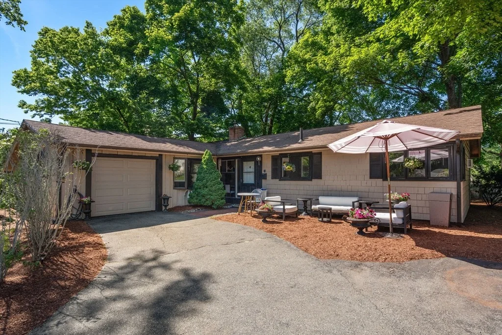 Photo of 11 Ruth Dr