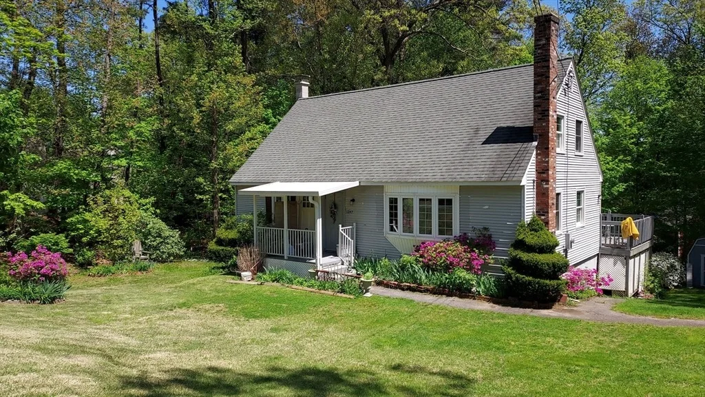 Photo of 1247 Calkins Rd