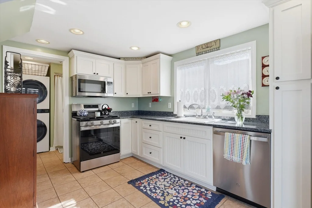 Photo of 425 N End Blvd