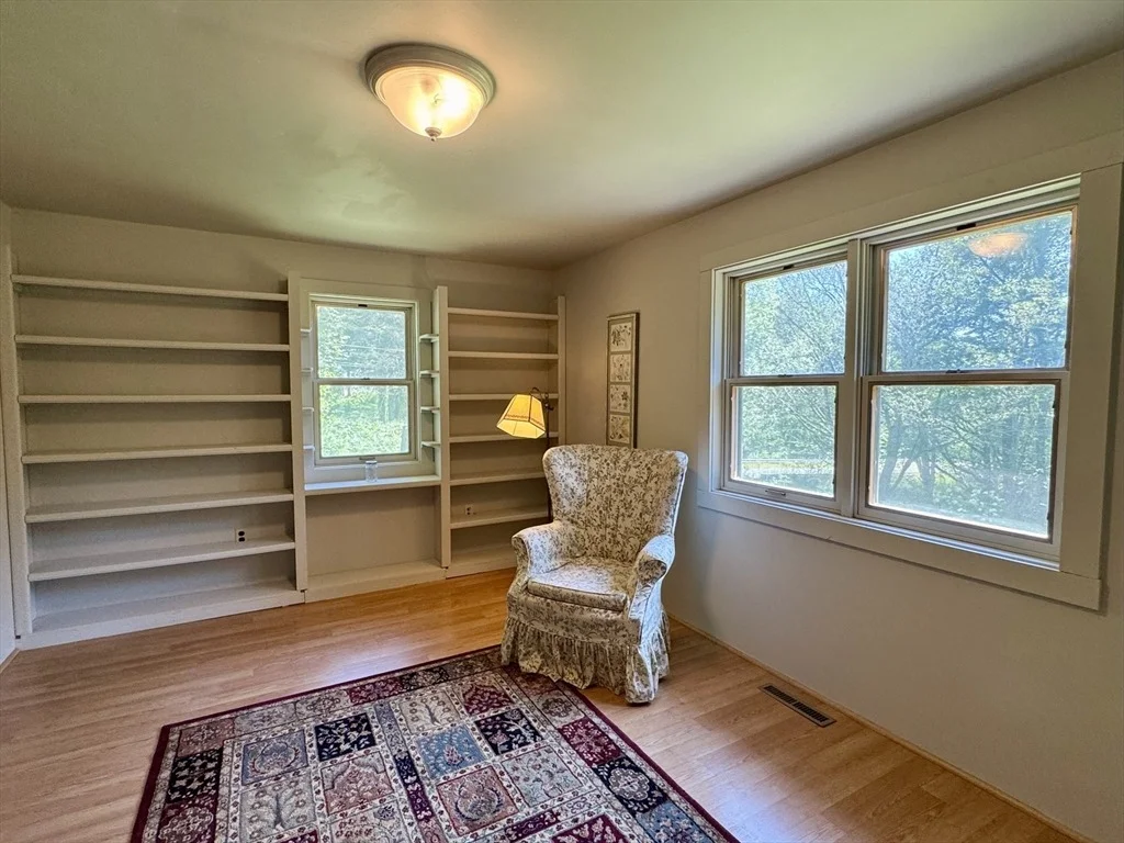 Photo of 1450 West Road