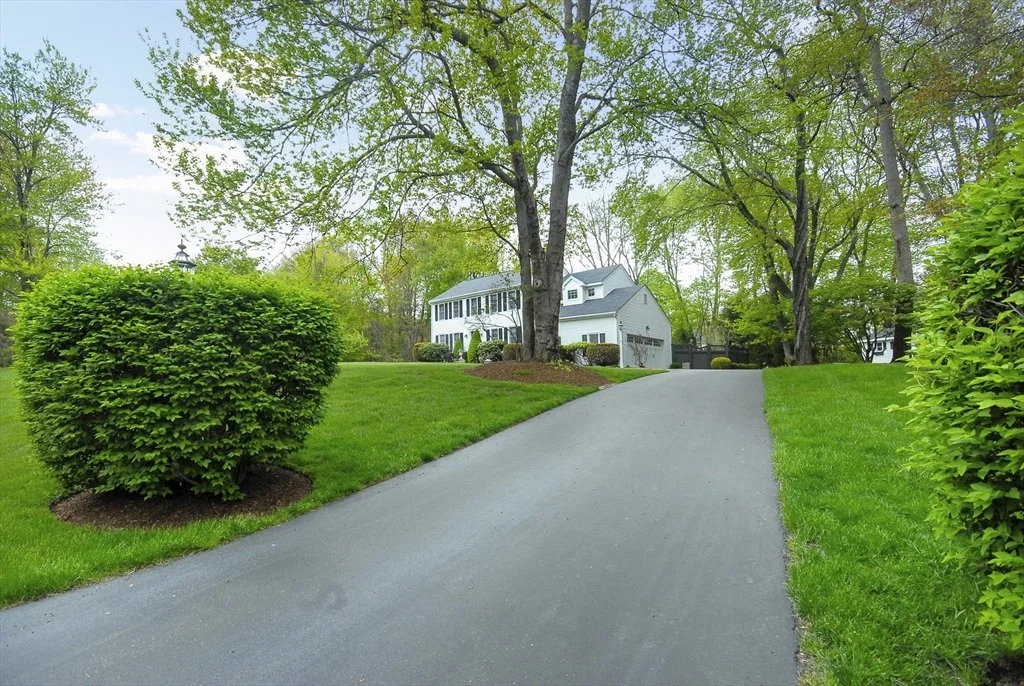 Photo of 2 Blackthorne Cir