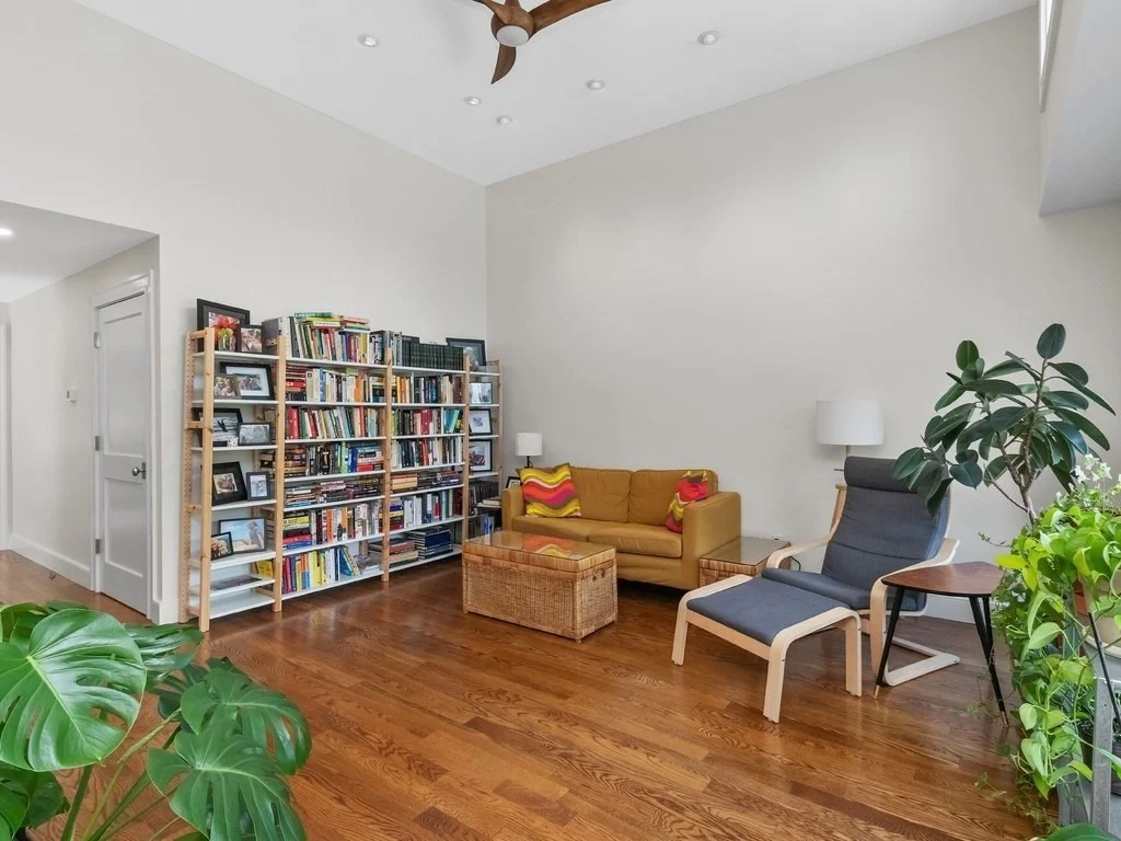 Photo of 694 Trapelo Road