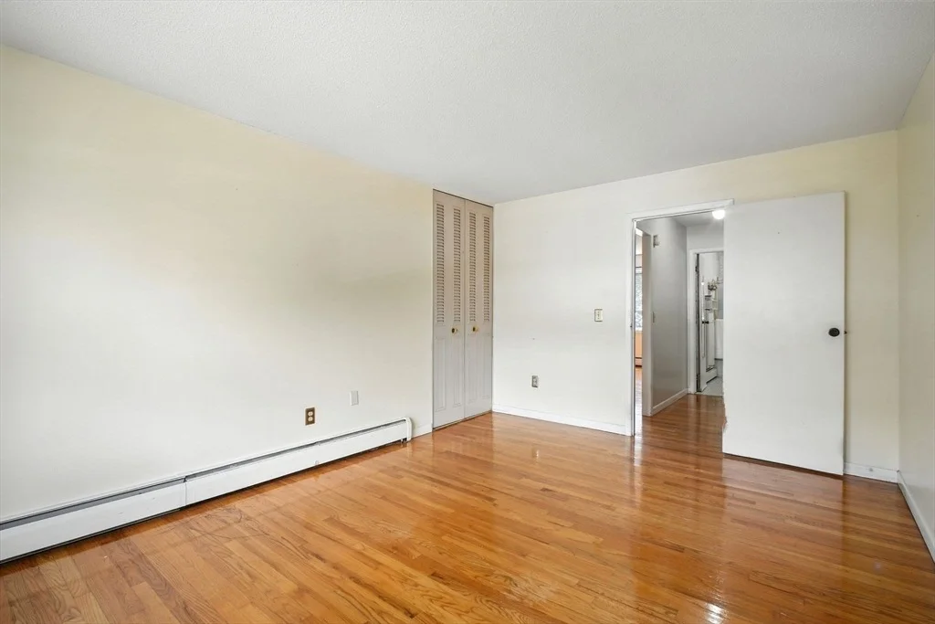 Photo of Unit D at 48 Colonial Cir