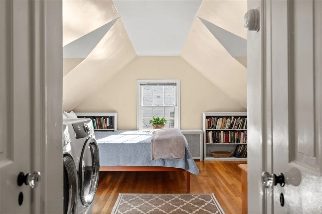 Photo of 55 Thompson Lane
