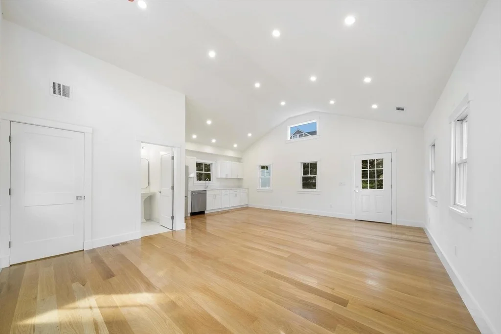 Photo of 71 Netock Ave