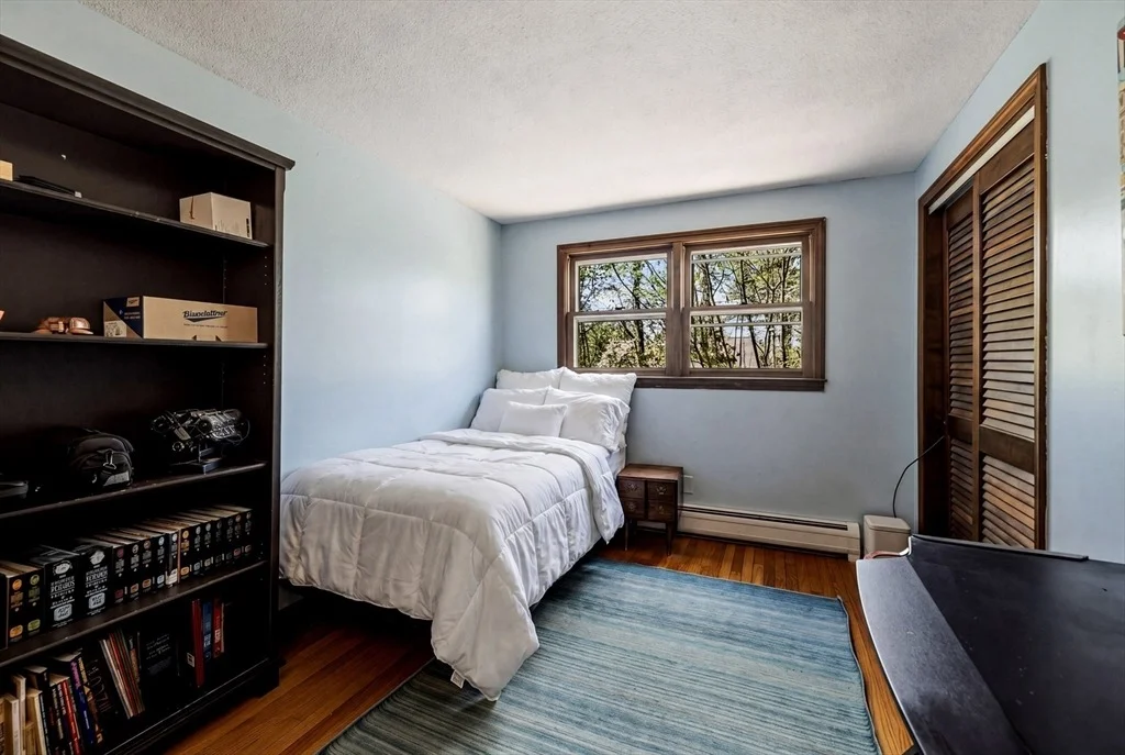 Photo of 1360 Bay Road