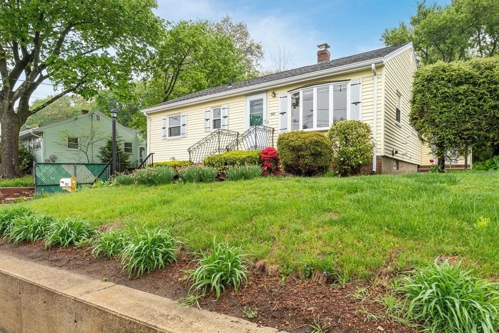 Photo of 303 Forest St