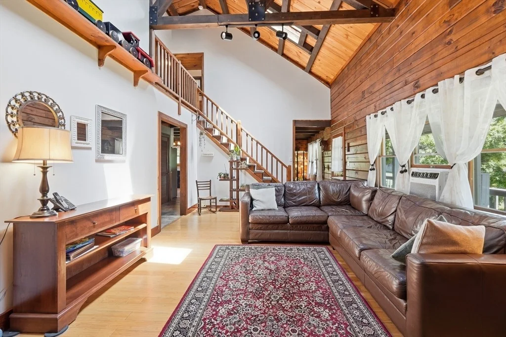 Photo of 15 Thompson Rd