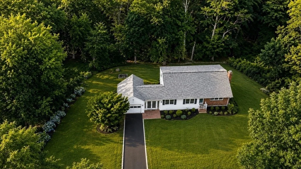 Photo of 33 Edgewood Rd