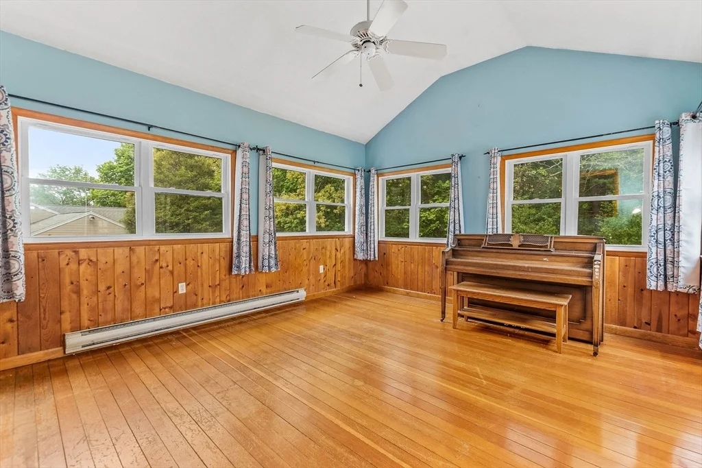 Photo of 137 Eleanor Dr