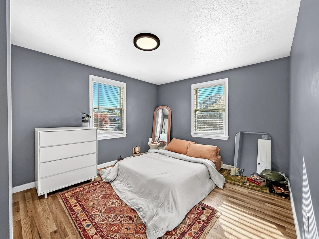 Photo of 23 Iona Ave