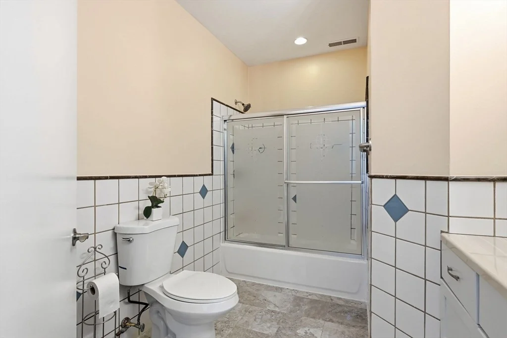 Photo of 20 Raymond Cir