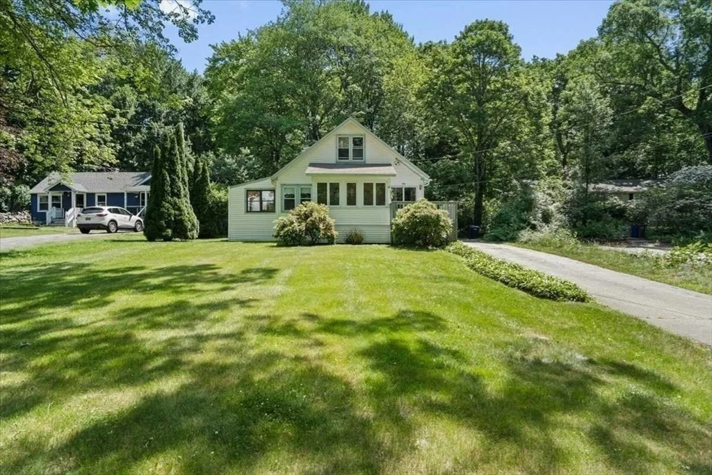 Photo of 152 Main Street