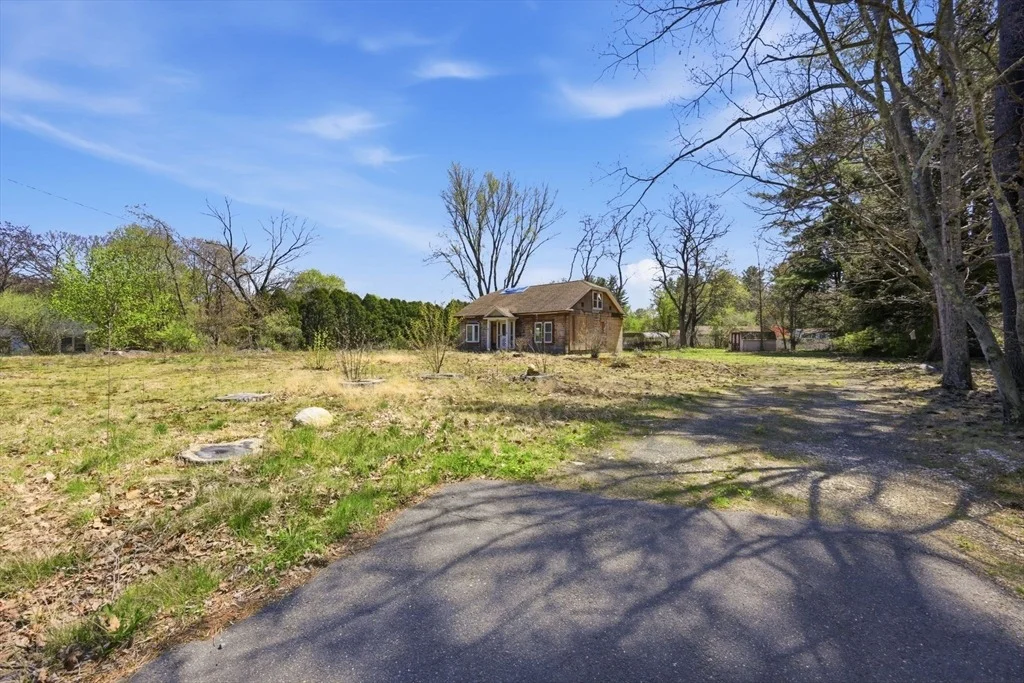 Photo of 1024 Westhampton Rd