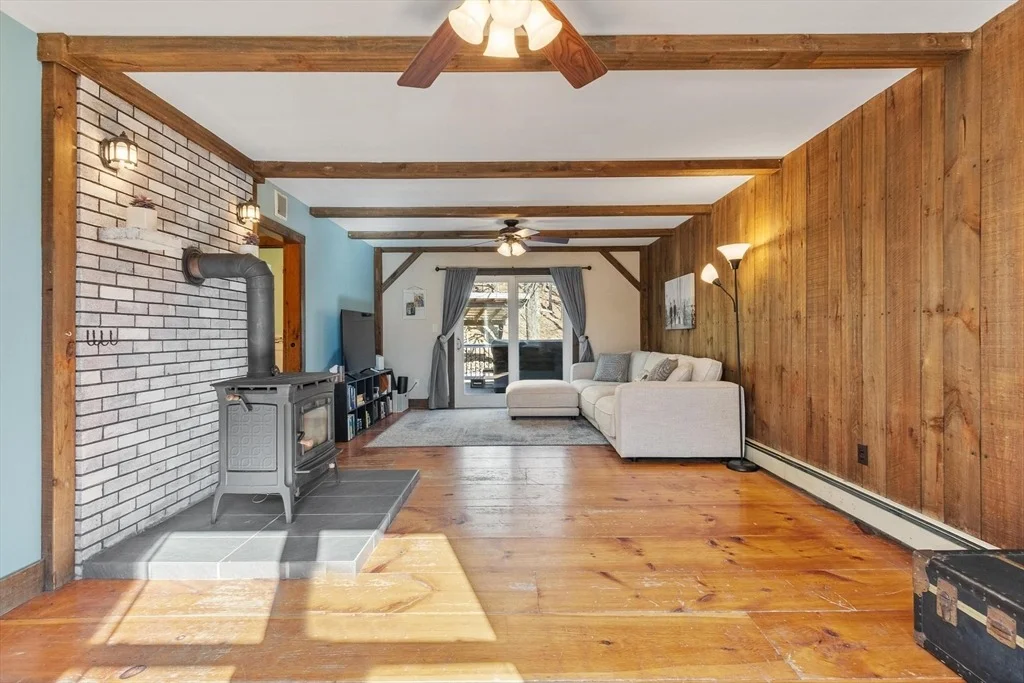 Photo of 885 Royalston