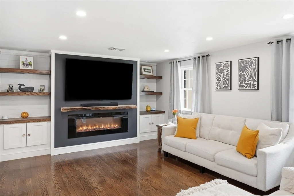 Photo of 15 Hemlock Dr