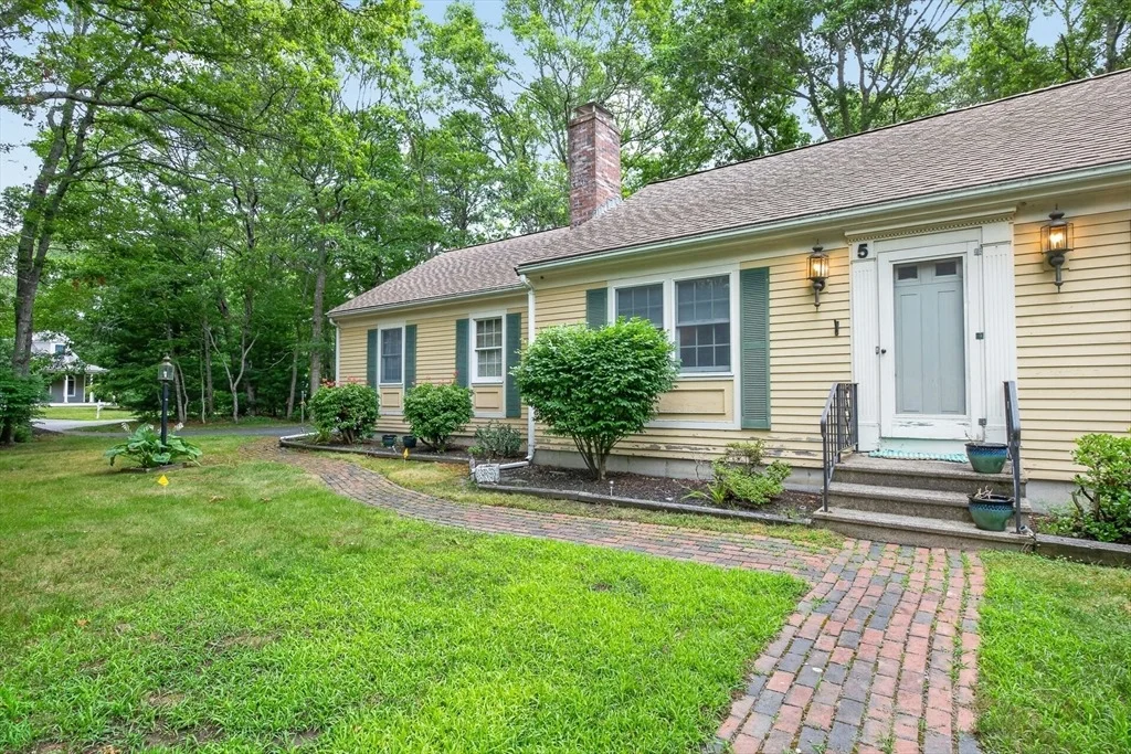 Photo of 5 Greenview Cir