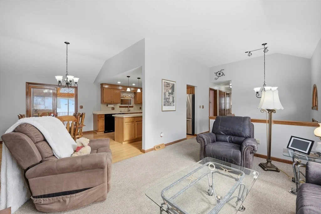 Photo of 69 Johansen Dr