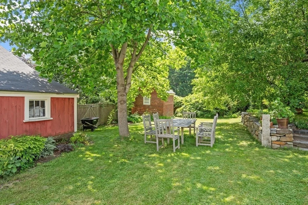 Photo of 194 Center Rd