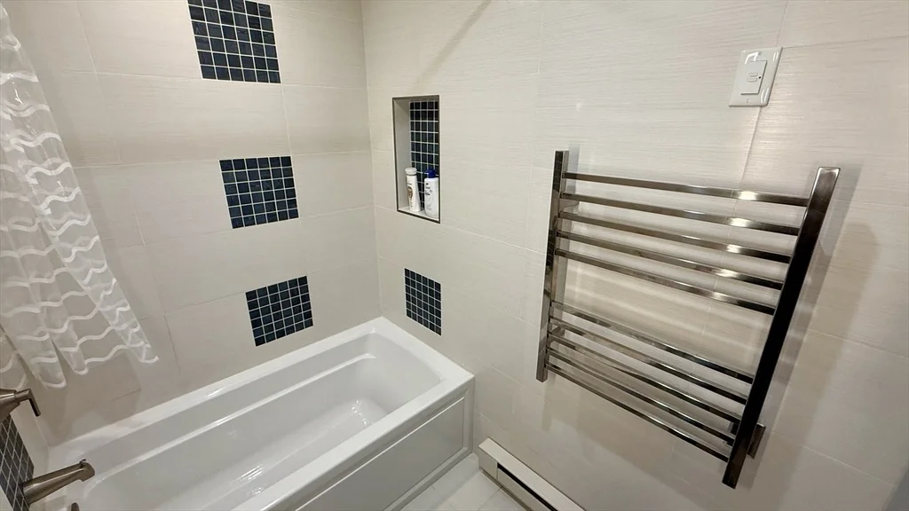Photo of Unit 201 at 1206 Greendale Ave