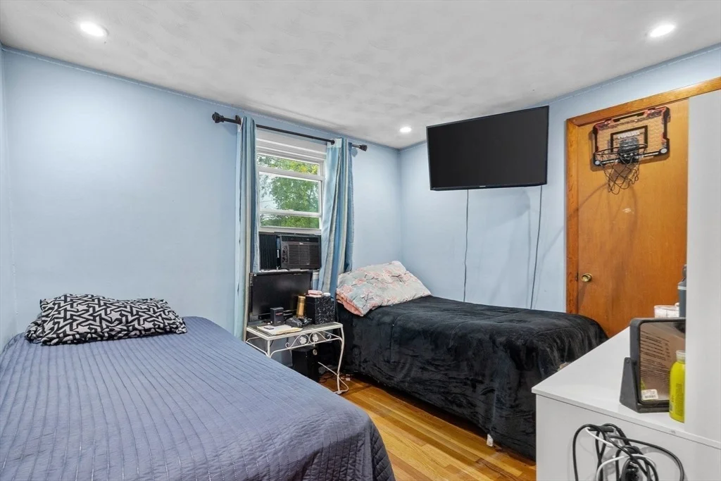 Photo of 18 Sterling Ave