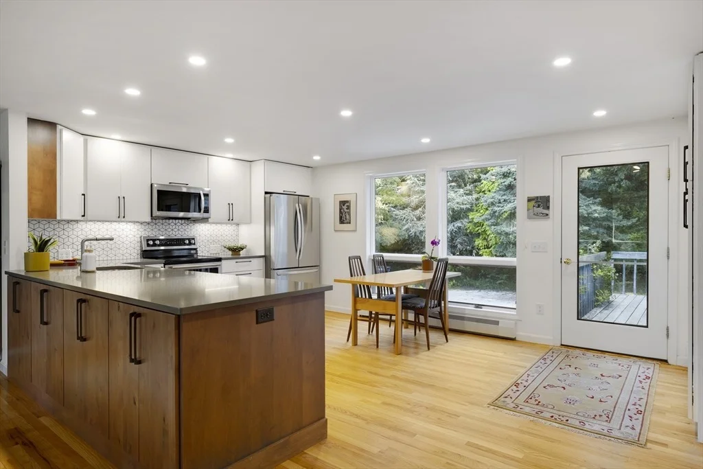 Photo of 225 Coles Neck Rd