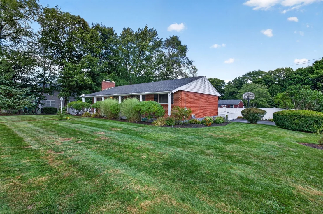 Photo of 215 Mendon Road