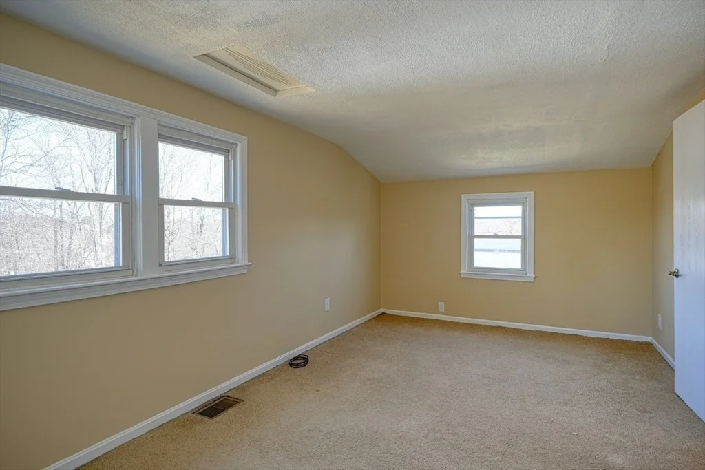 Photo of 8 Crestview Dr