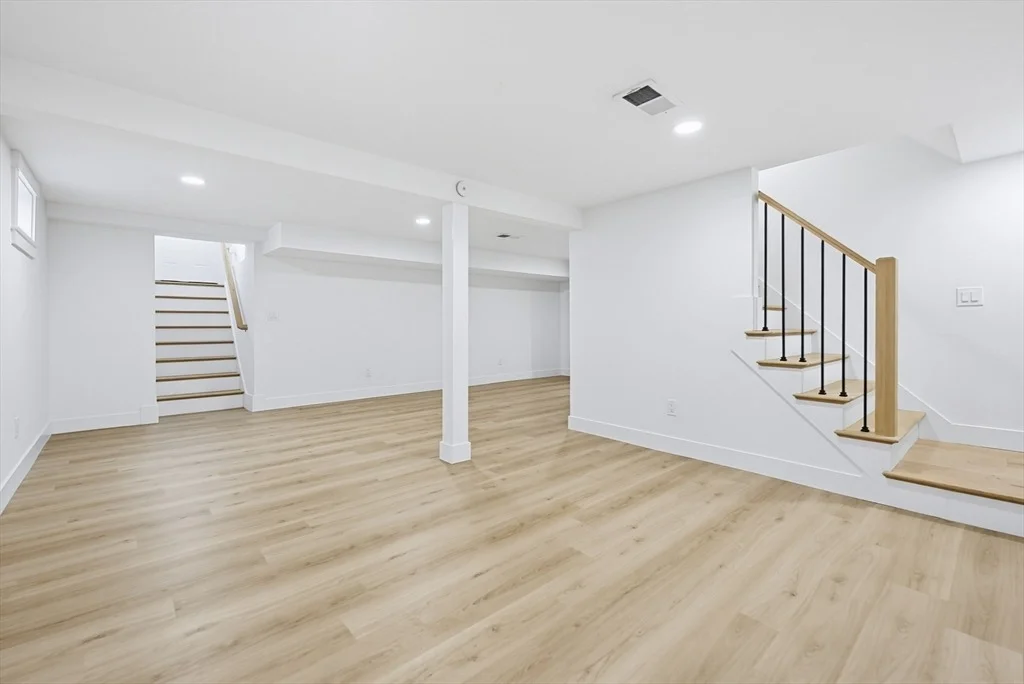 Photo of 8 Vassar Dr