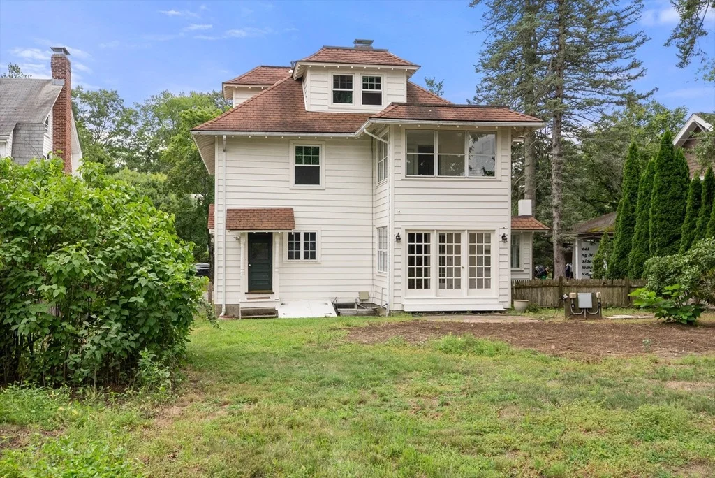 Photo of 855 Commonwealth Ave
