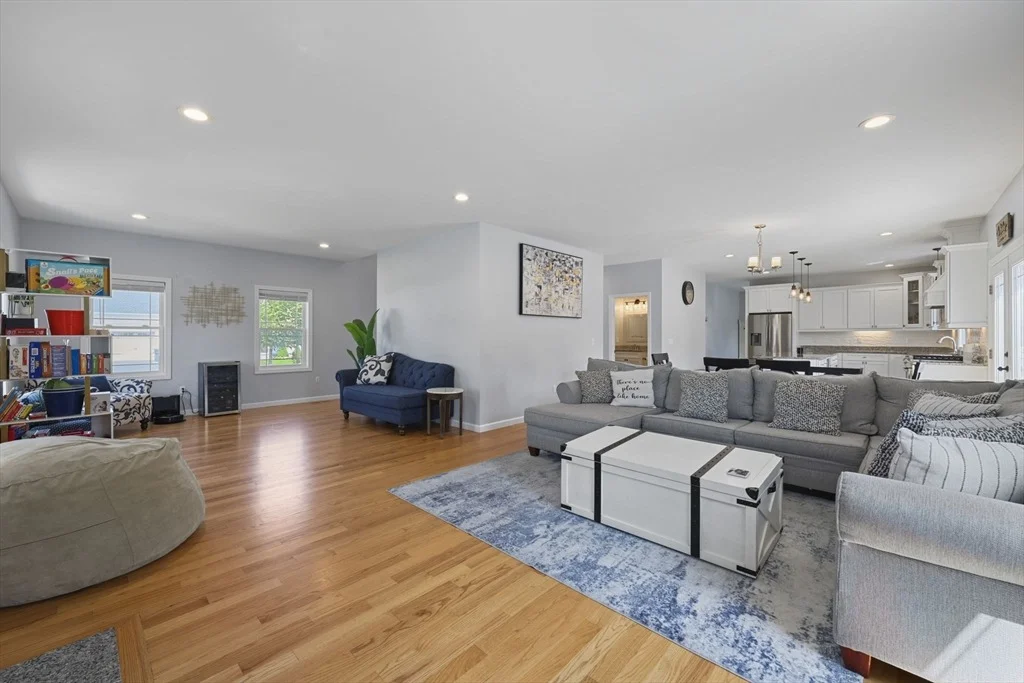 Photo of 51 Elaine Cir